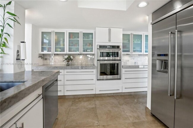 Building Photo - 4050 NE 25th Ave