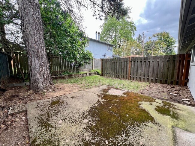 Building Photo - Charming 2-Bedroom Apartment in SE Portland!