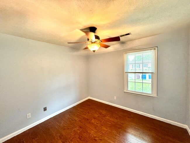 Building Photo - Quaint 3 bedroom/2 bath home