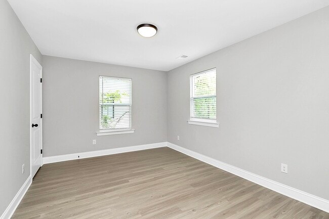 Building Photo - 2730 Catalina Ave