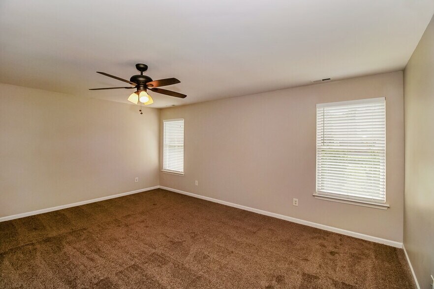 Building Photo - 1415 Ladora Dr