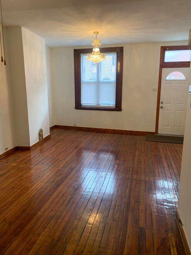 Building Photo - 850 N Taney St
