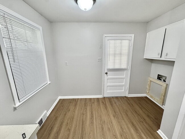 Building Photo - 3119 Queensgate Ave