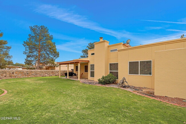Building Photo - 608 La Chapa Ave