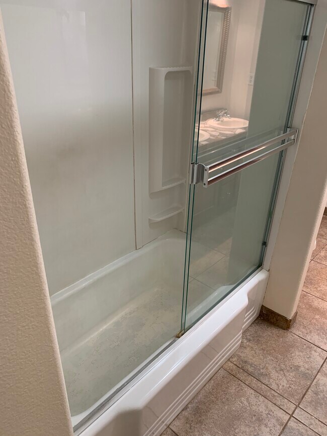 guest bath - 2033 Mount Washington Ave
