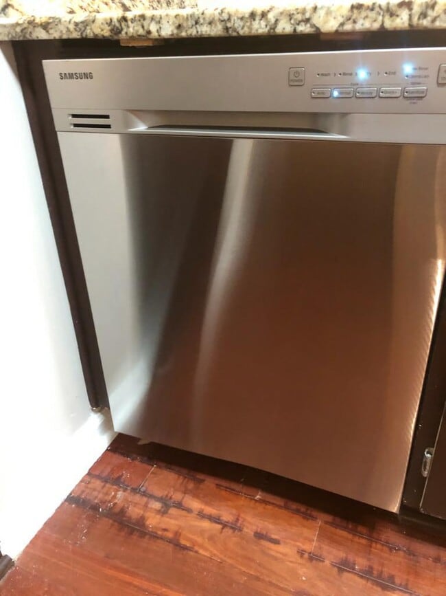 Building Photo - 2022 River Heights Walk SE