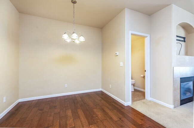 Building Photo - Townhome in the N/E Area for Rent