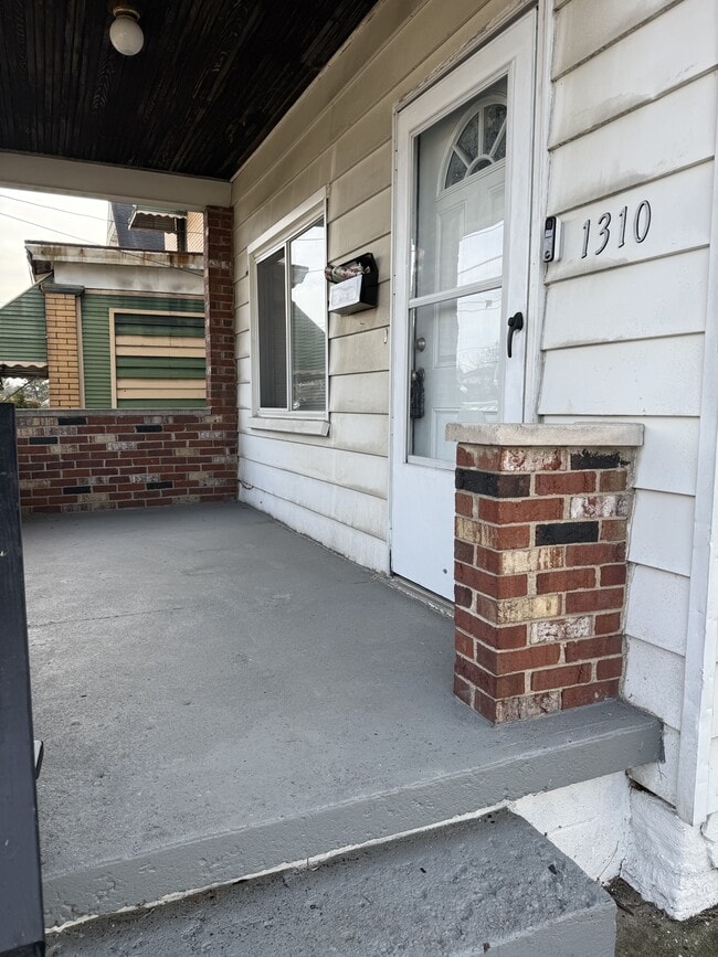 Building Photo - 1310 Pirl St