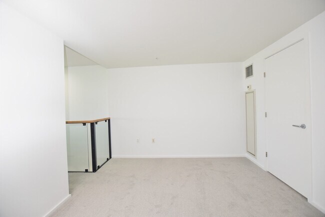 Building Photo - 1 Earhart St