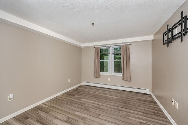 Building Photo - 68 Lantern Ln