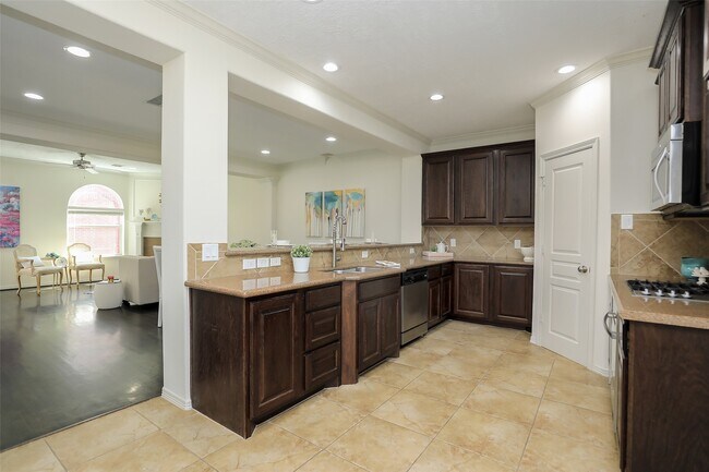 Building Photo - 1311 Bingham St