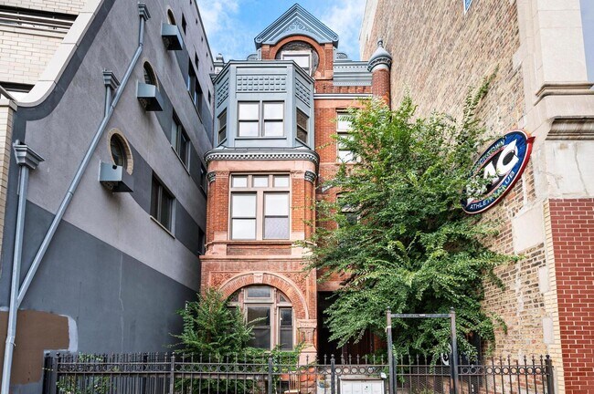 Primary Photo - 2050 W North Ave