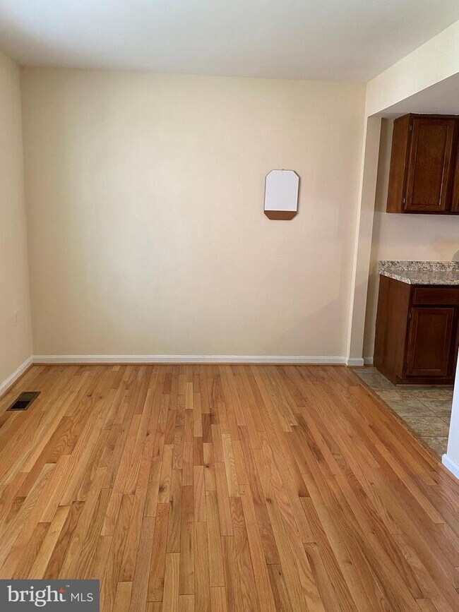 Primary Photo - 2822 Hogan Ct