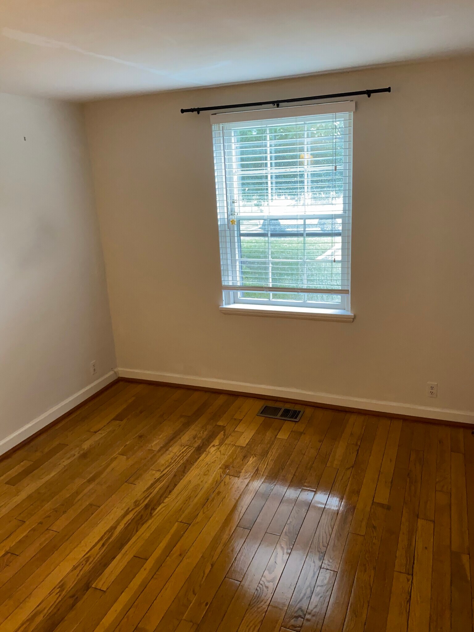 Main level bedroom - 3441 S Stafford St