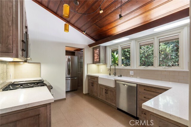 Building Photo - 229 Glenullen Dr
