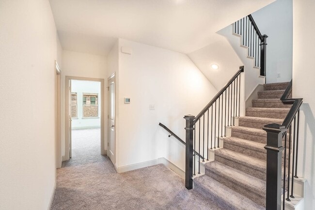 Building Photo - 6151 Blythe Dr