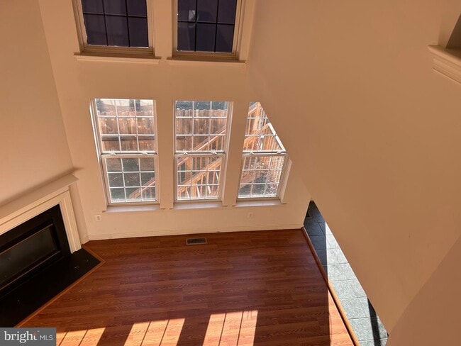Building Photo - 6821 Hollow Glen Ct