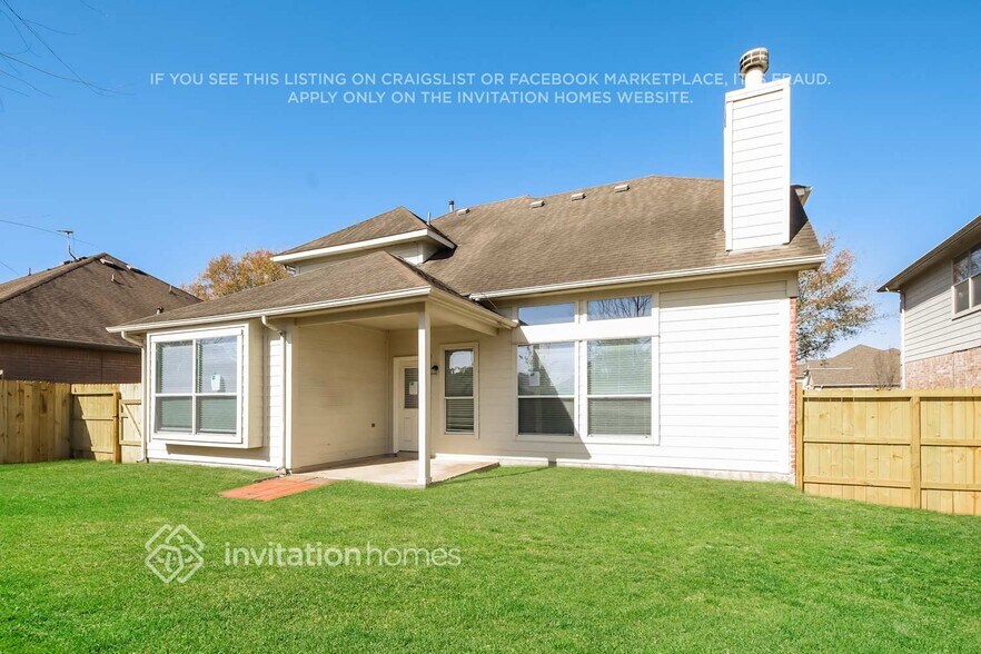 Building Photo - 9203 Hidden Lake E Dr