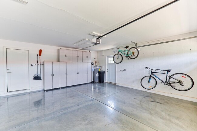 Building Photo - 8113 E Redwing Rd