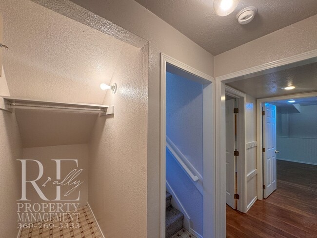 Building Photo - Freshly Painted East Bremerton Home with Expansive Decks & Flexible Living Space