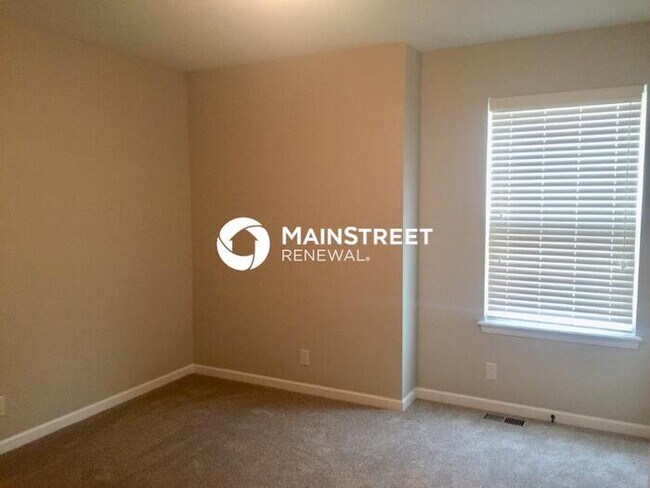 Building Photo - 4 Bedroom Pet-Friendly Home in Louisburg, KS with Main Street Renewal