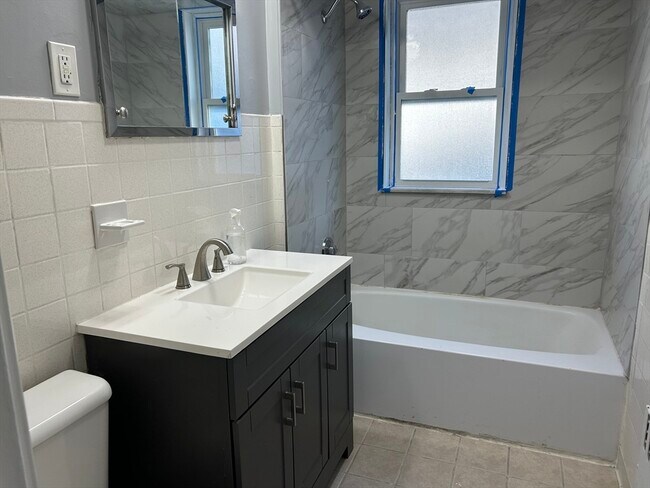 Building Photo - 21 Carney St