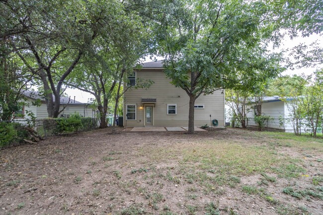 Building Photo - 4806 Oak Cliff Dr