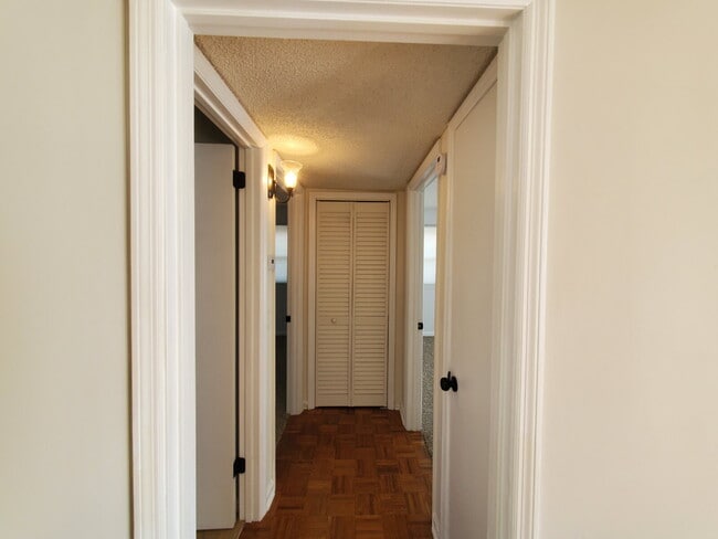 Building Photo - "Charming and Newly Updated 2-Bed Duplex R...