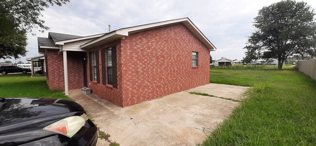 Building Photo - 304 Ray St