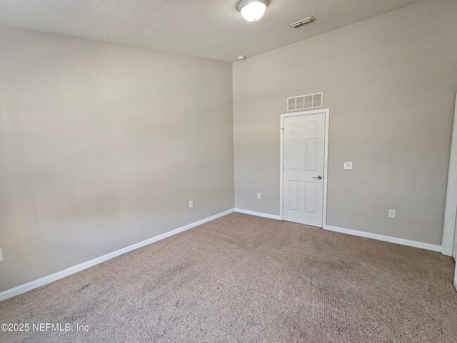 Building Photo - 6918 Roundleaf Dr