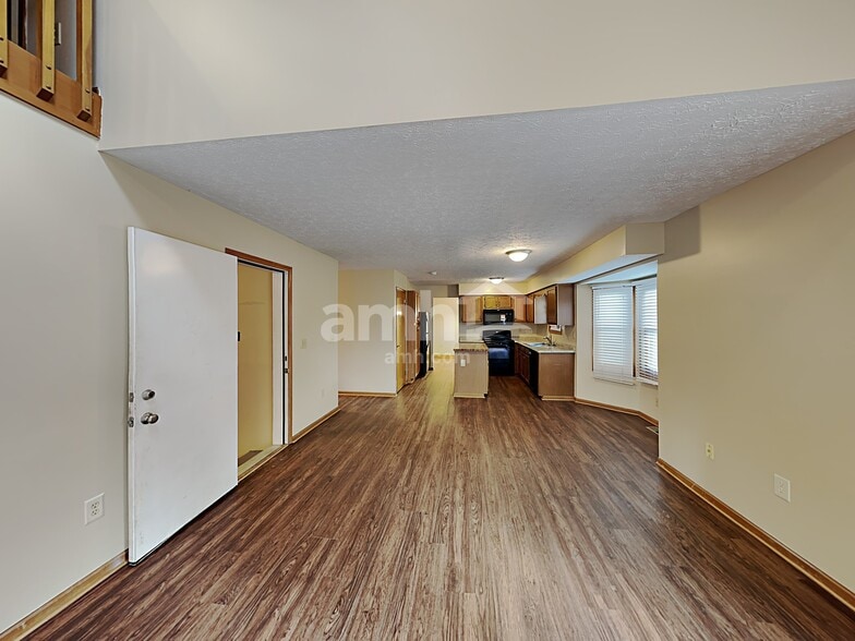 Building Photo - 105 Elmwood St