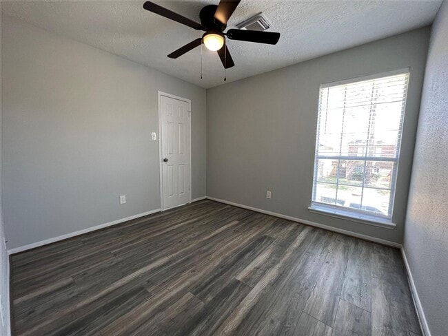 Building Photo - 16430 Elmwood Point Ln