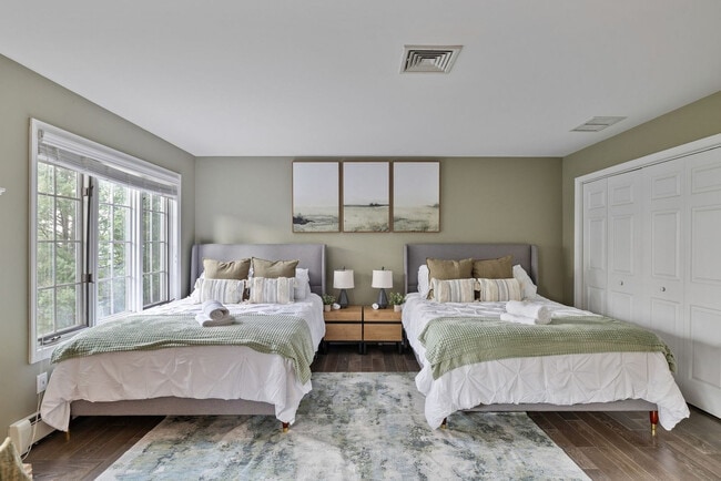 Building Photo - 321 Museum Village Rd