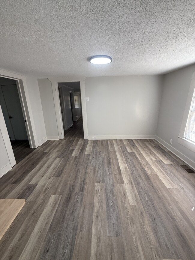 Building Photo - 537 37th Terrace W