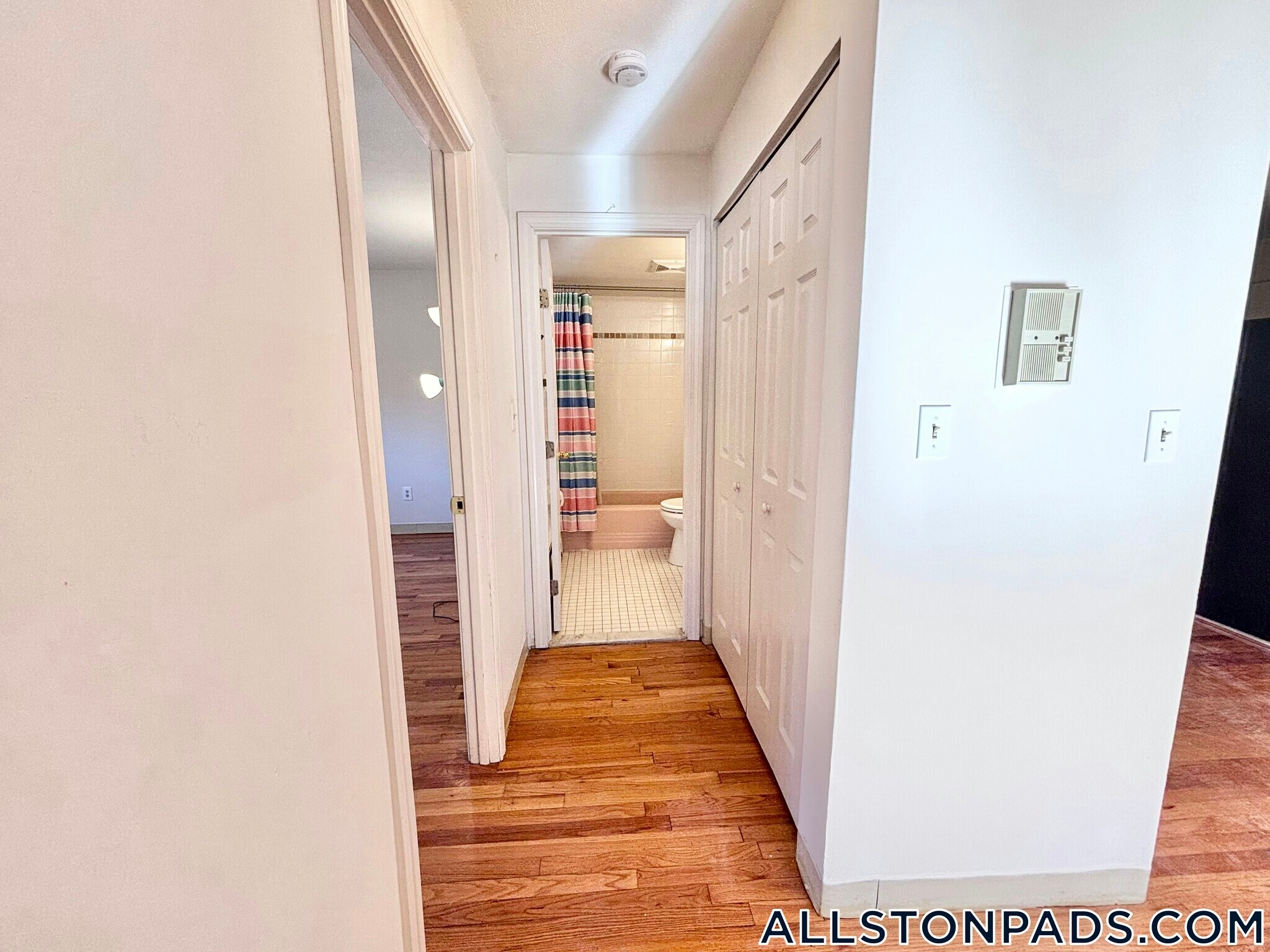 Building Photo - 245 Kelton St