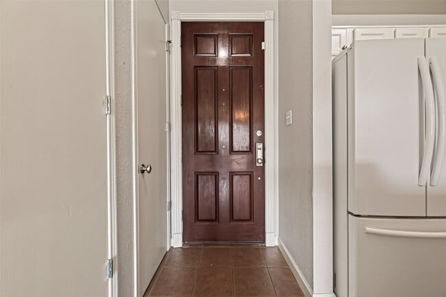 Building Photo - 4515 Briar Hollow Pl