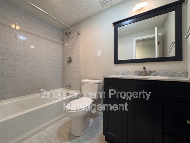 Building Photo - 655 Eavey St