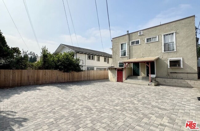 Building Photo - 316 S Coronado St