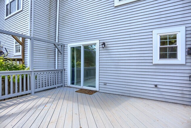 Building Photo - 618 Milford Ct