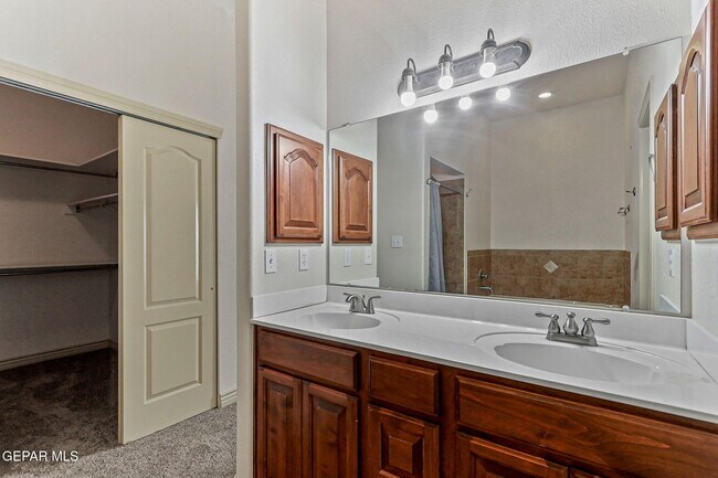 Building Photo - 5557 Gustavo Madrid Ln