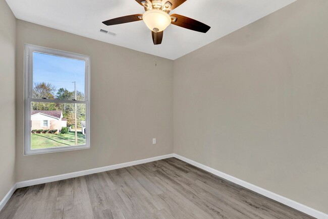 Building Photo - Charming 4 Bedroom Haven in Laurens