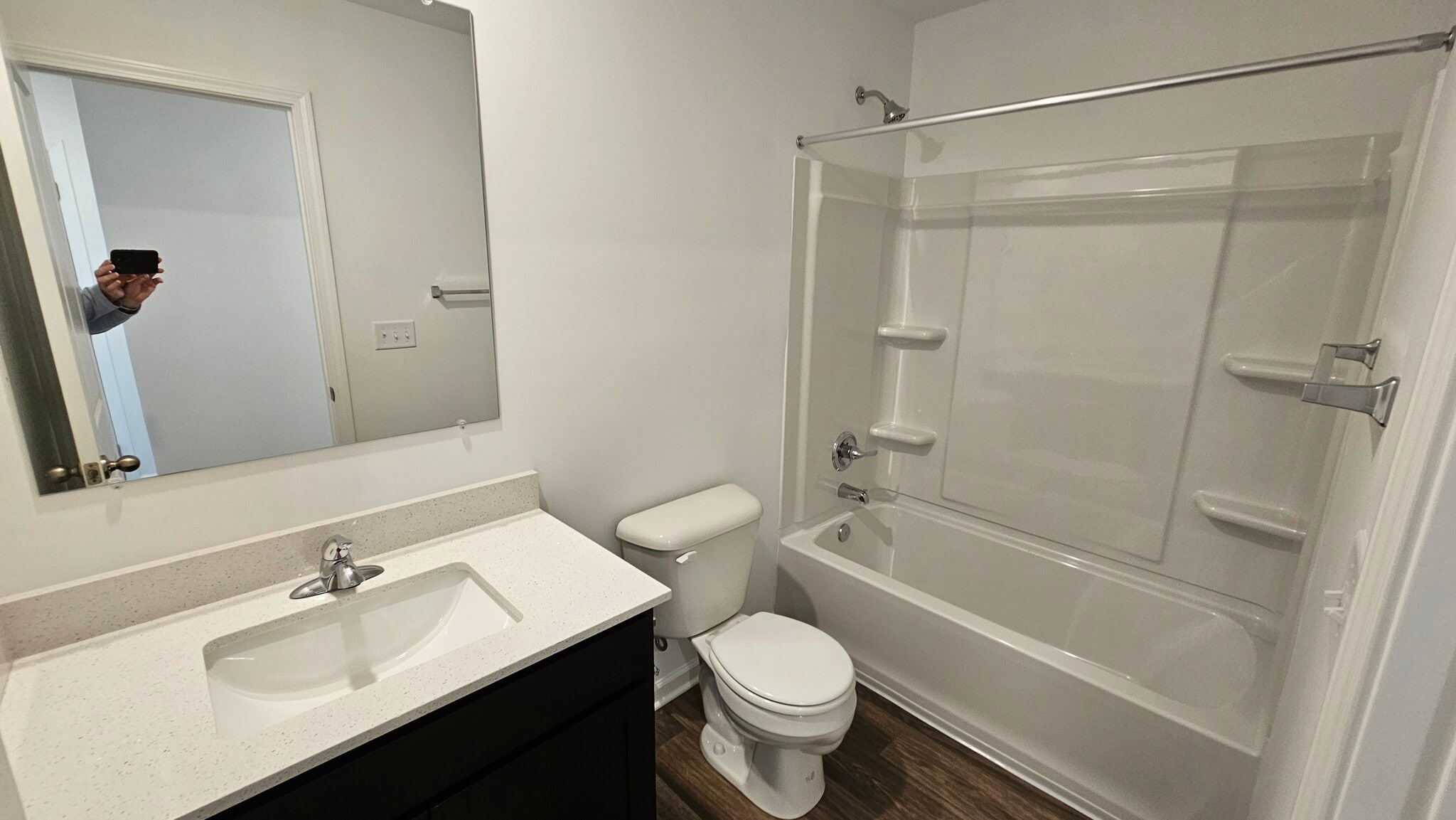 Full Bath - 4209 Tingle Dr