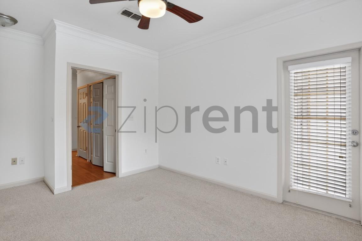 Building Photo - Unit
