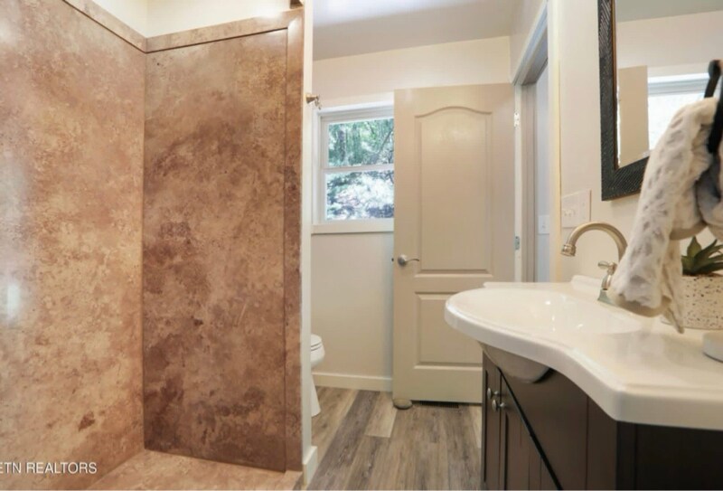 Building Photo - 2109 Dogwood Dr