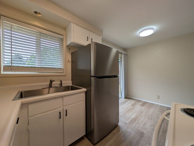 Building Photo - Great 2+ Bedroom, 1 Bathroom Duplex In Spr...