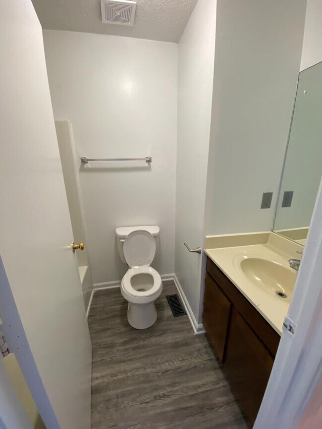 Building Photo - 98 Andrea Dr