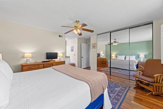 Building Photo - Sweeping Views! Rare and Peaceful 5-home e...
