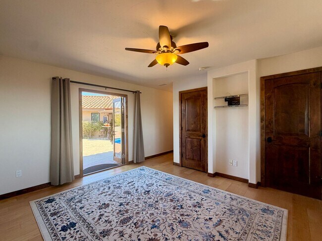 Building Photo - Resort Style Living on Warmlands Avenue