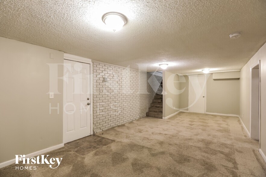 Building Photo - 5128 N Palmer Ave