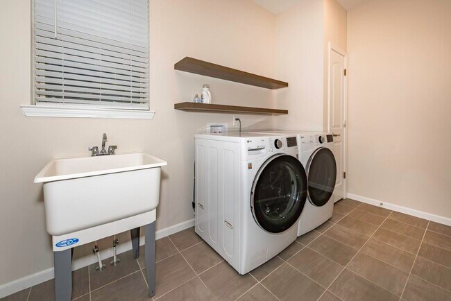 Building Photo - 50236 Amberwood Rd